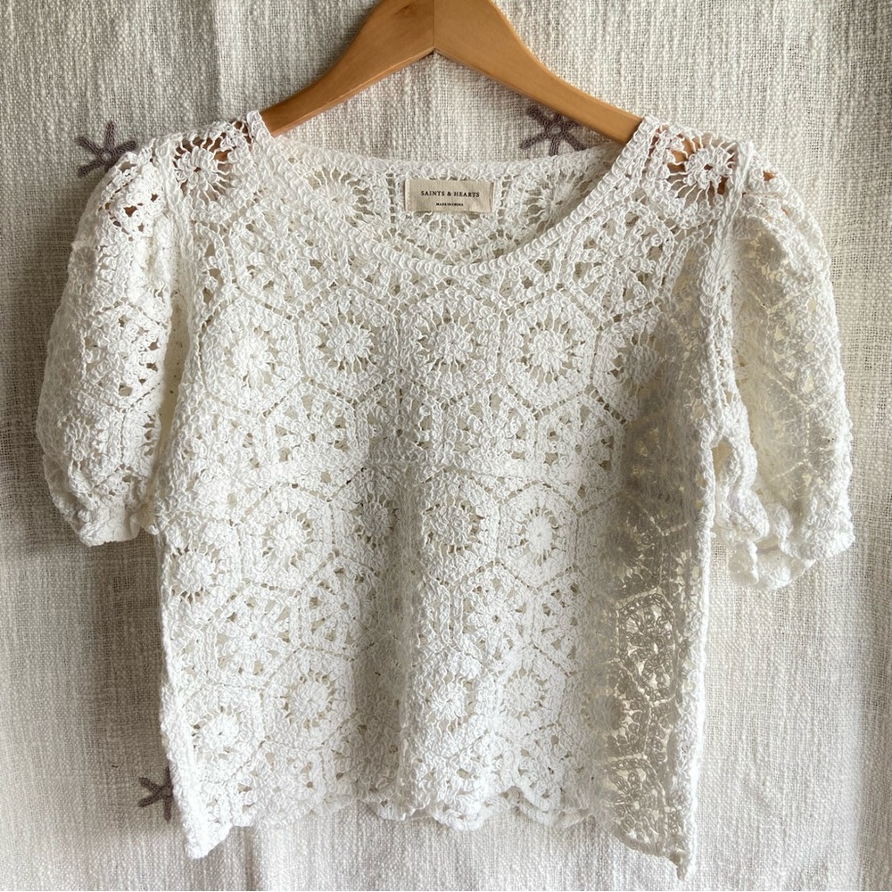 Saints & hearts white lace crochet top S puff sleeve cropped cotton crew neck